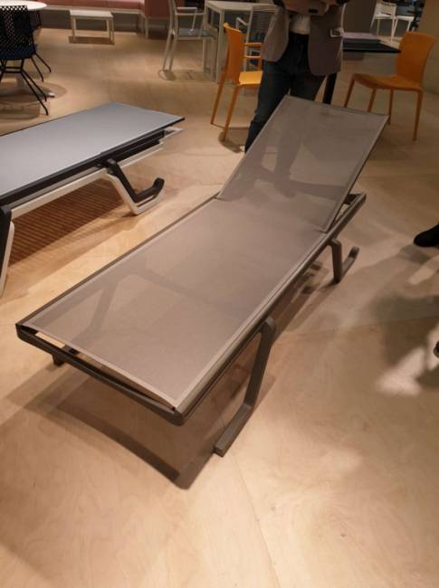 Шезлонг металлический Podio белый, синий 1900х720х325 мм Шезлонг металлический Podio белый, синий 1900х720х325 мм