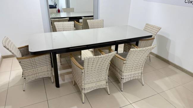 LUDWIG + AMELIA обеденный комплект бежевого цвета