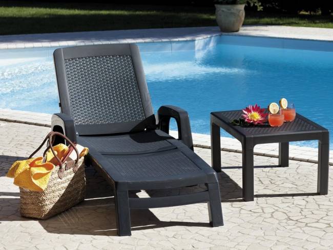 Шезлонг B:rattan MIAMI складной, коричневый (дисконт) Шезлонг B:rattan MIAMI складной, коричневый (дисконт)