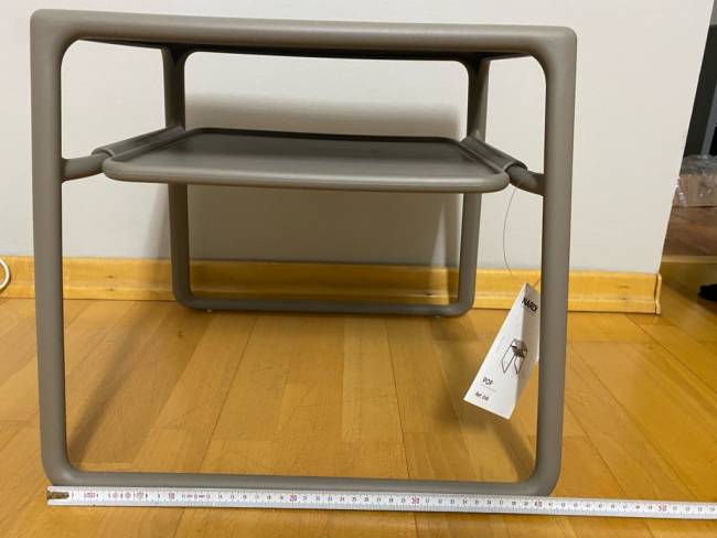 Столик пластиковый для лежака Pop тортора 440х395х385 мм Столик пластиковый для лежака Pop тортора 440х395х385 мм