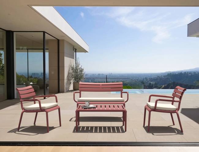 Столик пластиковый журнальный Paris Lounge Table марсала 900х500х400 мм Столик пластиковый журнальный Paris Lounge Table марсала 900х500х400 мм